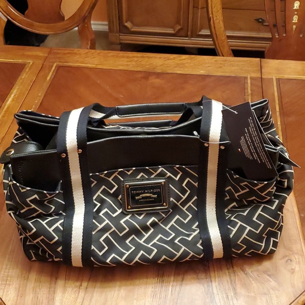 Tommy Hilfiger purse, @ 12" x 8" , like new - Picture 3 of 5